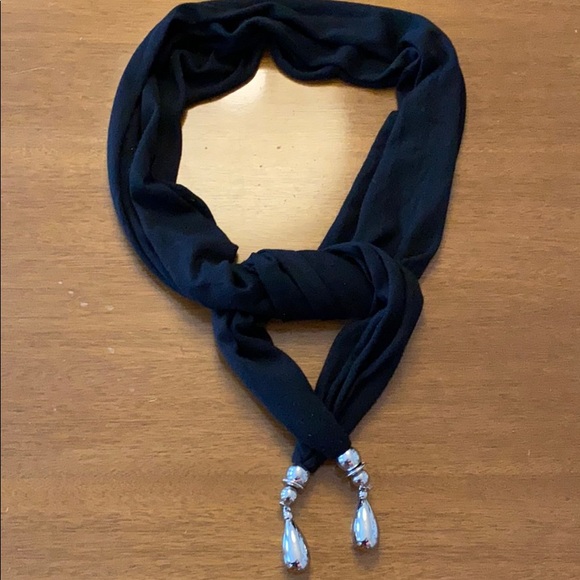 Scarf with silver accents - Picture 7 of 8